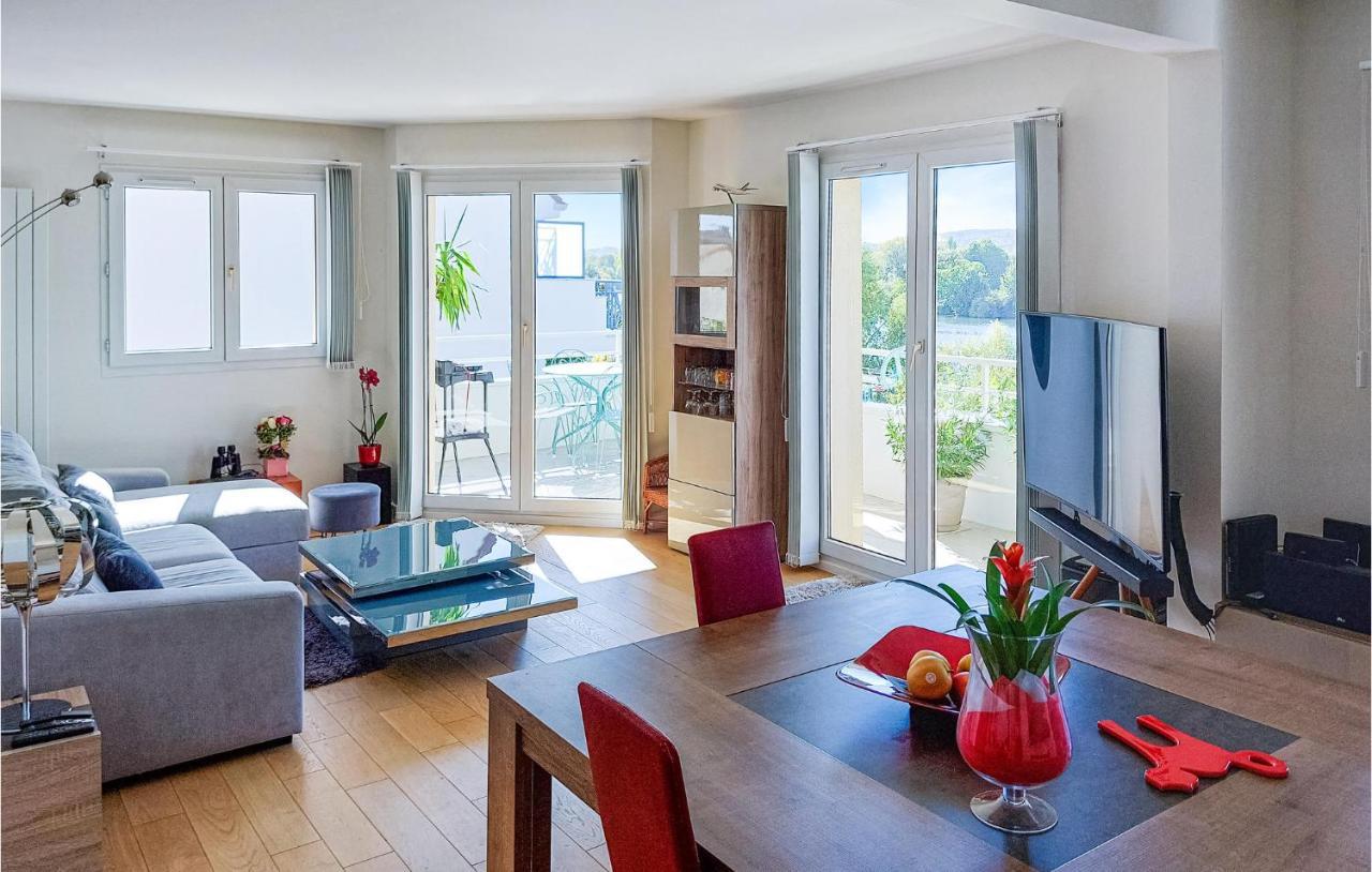 Awesome Apartment In Triel-Sur-Seine With Kitchen Экстерьер фото